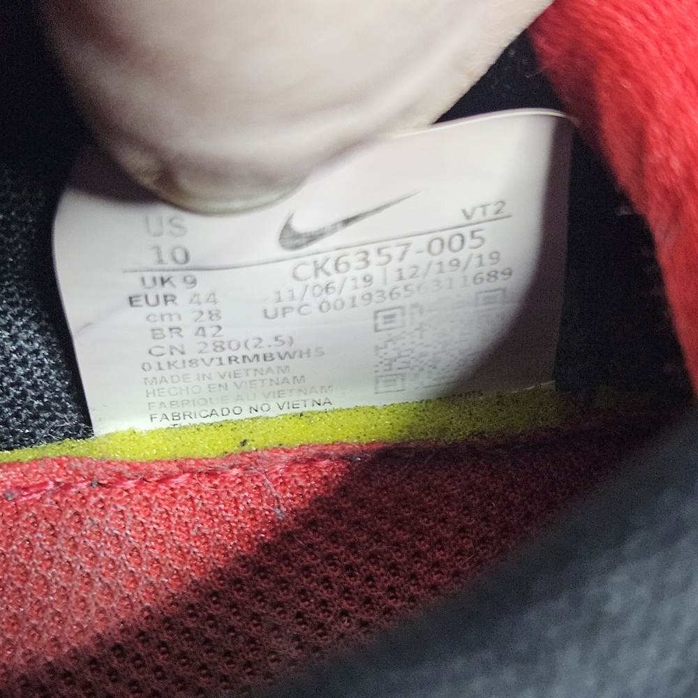 Nike Renew Run Black and Red Athletic Shoes, Size 10 - Picture 6 of 6